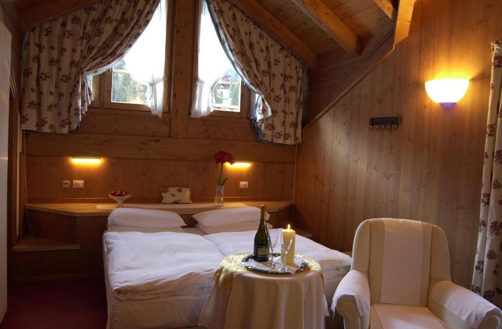 Hotel Baita Fiorita ซานตา กาเตรีนา วัลฟูร์วา ห้อง รูปภาพ