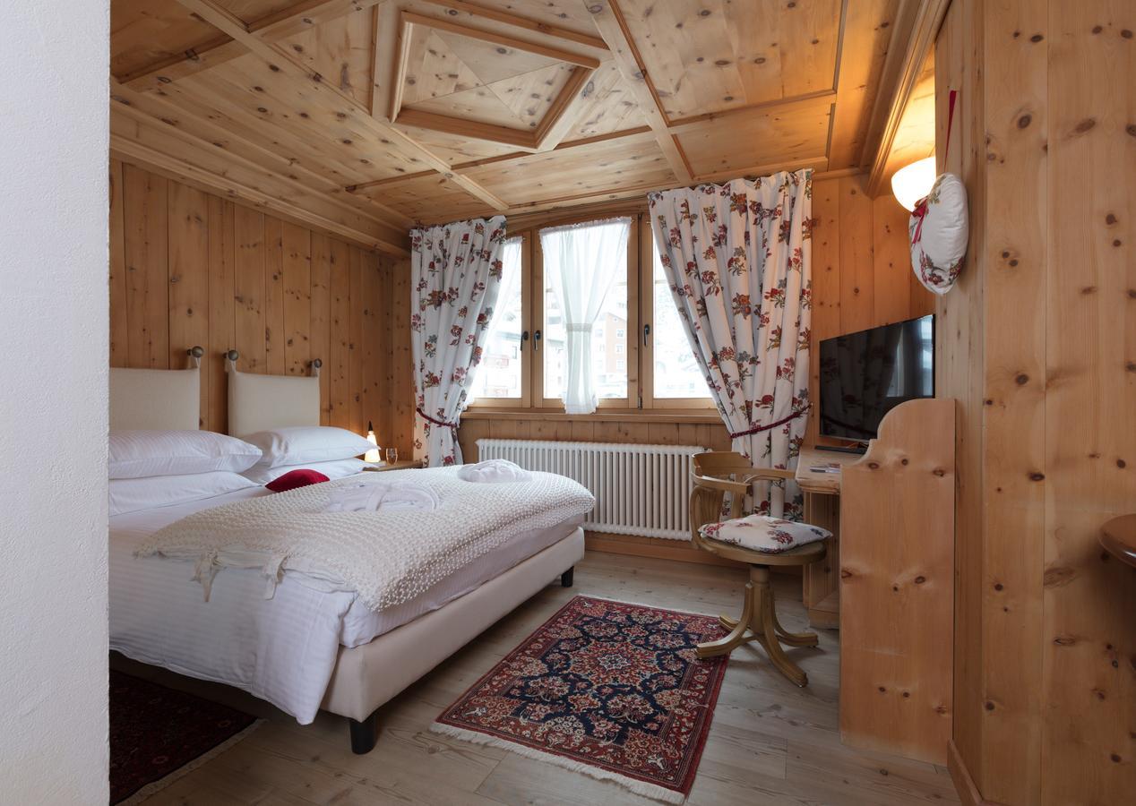 Hotel Baita Fiorita ซานตา กาเตรีนา วัลฟูร์วา ภายนอก รูปภาพ